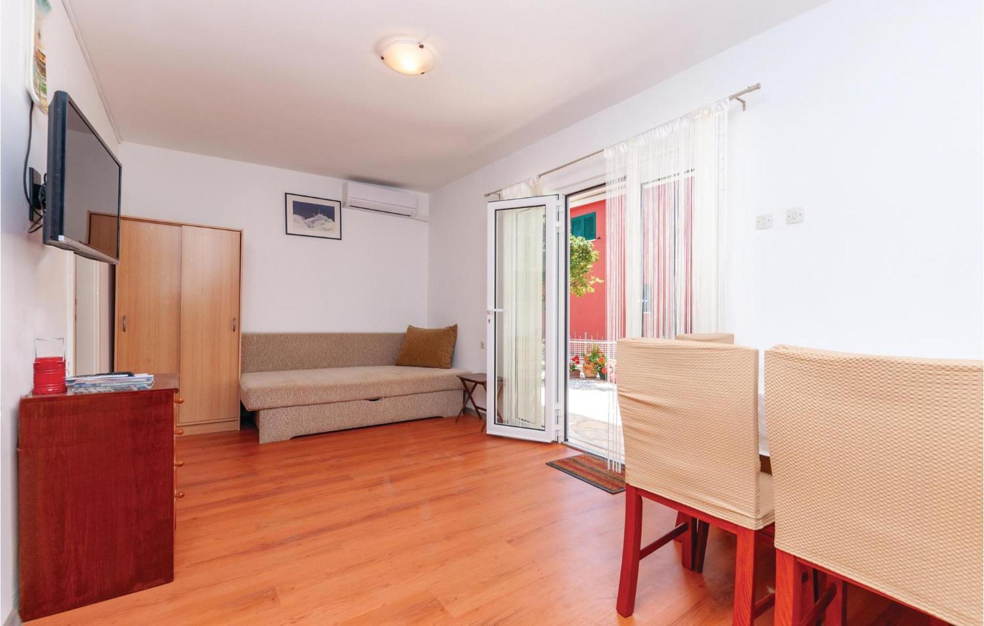 Beautiful Apartment In Jadrija With Kitchen Eksteriør bilde
