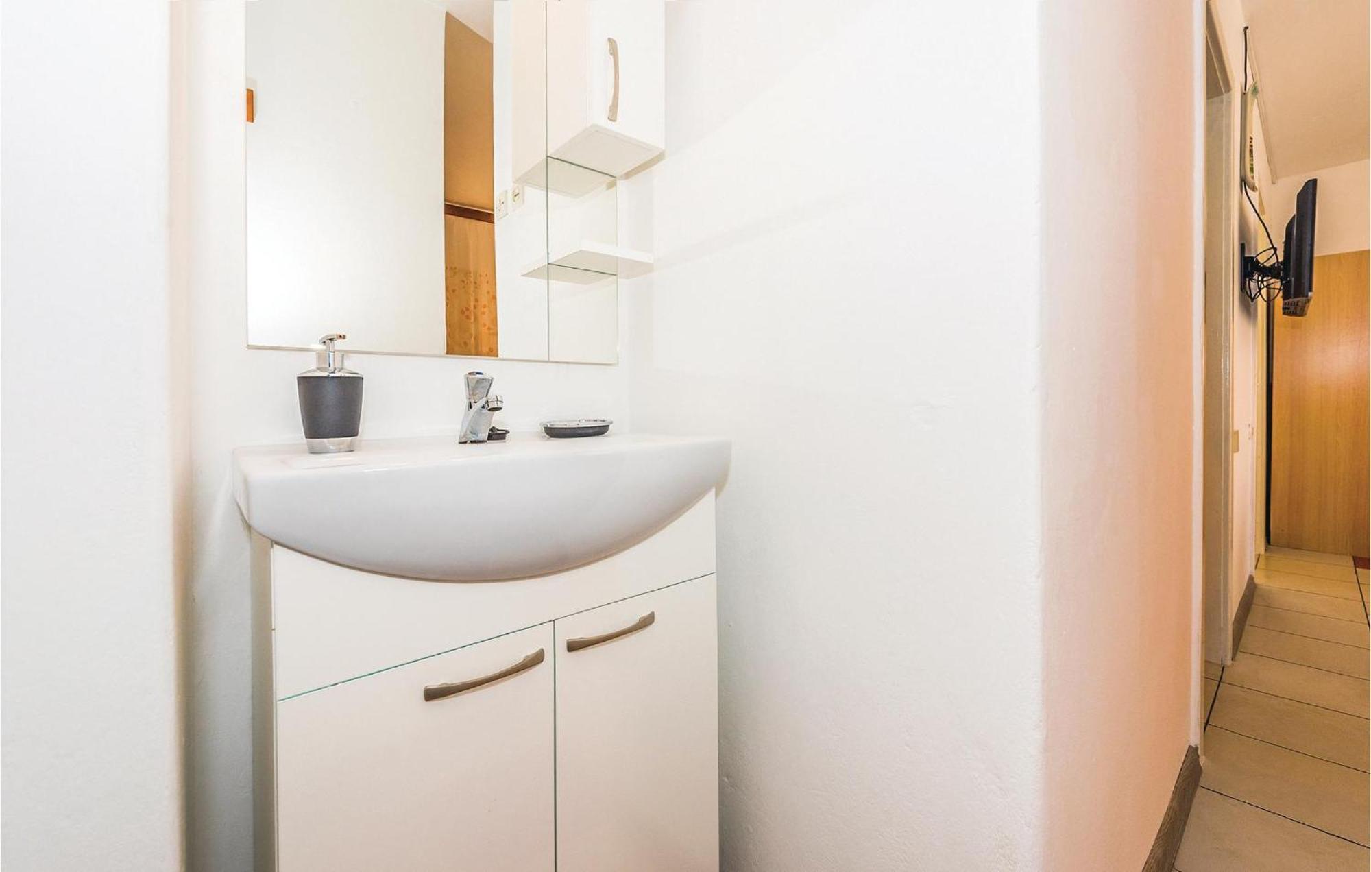 Beautiful Apartment In Jadrija With Kitchen Eksteriør bilde